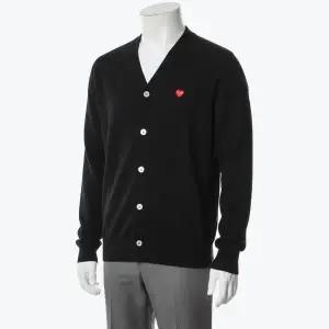 꼼데가르송 레드 와펜 울 가디건 니트웨어 P1N080 AZ N080 051 1