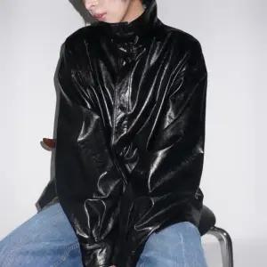 여자 남자 겨울 오버핏 뒷트임 하이넥 광택 가죽 자켓
