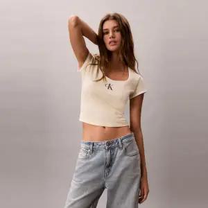 [롯데백화점]캘빈클라인 (47G220G)여성 모노로고 스쿱 베이비 티