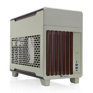 써멀테이크 TR100 WS; 우드 프론트 트림; mITX 지원; 18.9리터; PCIe 4.0 라이저 케이블 포함; 360mm GPU 클리어런스; 280mm 라디에이터 탈착식 브래킷; 말차 그린; CA-11A-00SENN-WS