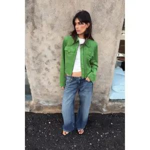 [국내배송] 자라 ZARA 페이크 스웨이드 크롭 재킷 - 그린 956742