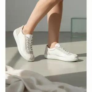 에코 여성 소프트 벌룬 스니커즈 25FW 220253-52292