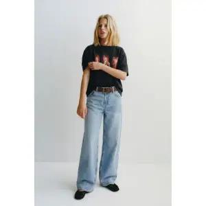 [국내배송] 자라 ZARA 페이크 워싱 제니 루비 티셔츠 - 콜 그레이 982934