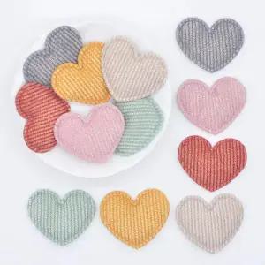 50 개 35x30mm 패딩 반짝이 헝겊 하트 아플리케 DIY 모자 의류 레깅스 바느질 용품 모자를 장식 패치