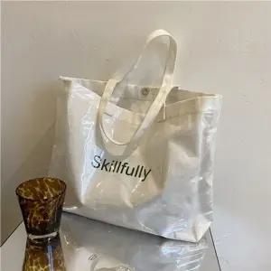 여행가방 여성 유광 비닐코팅 에코백