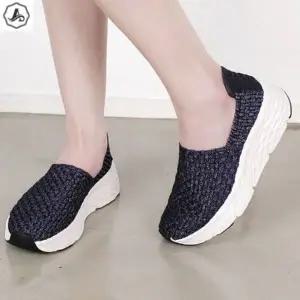 [애슬릿] 키높이 슬립온 발편한 스판 경량 메쉬 통굽 단화 4cm