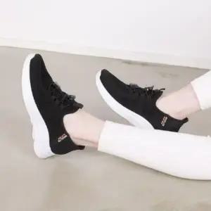 [하프클럽/다잇템]여성용 일상 라이트 봄여름 통풍성 운동화