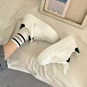 여성 코지 캐쥬얼 일상복 운동화