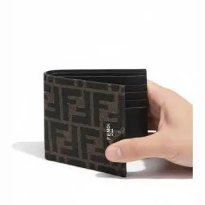 26SS FF fabric bi-fold wallet (7M0169 ALWK F0L3T) (FF 패브릭 반지갑)