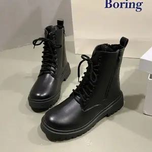 모던 페미닌 레이스업 여성 레더 앵클 워커 US504