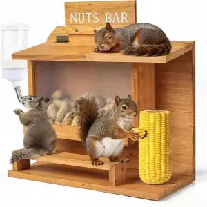 대형 피크닉 테이블 디자인과 분리 가능한 물병이 있는 외부용 나무 다람쥐 모이통 - 재미있는 뒷마당 정원