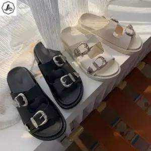 [애슬릿] 버클 슬리퍼 굽높은 실버 스트랩 발편한 슬라이드 4cm