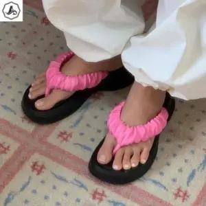 [애슬릿] 통굽 쪼리 셔링 스트랩 발편한 키높이 슬리퍼 4.5cm