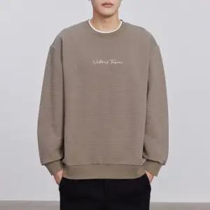 코아픽샵 남자 키작남 맨투맨 링클 자카드 피부결 라운드 레터링 자수 봄가을 세미 루즈핏 긴팔 꾹3