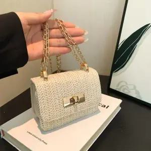 천진반 여친 미니 여름 질감의 어울리는 체인 가방 미니백 파우치 데일리룩 크로스백 KUK2