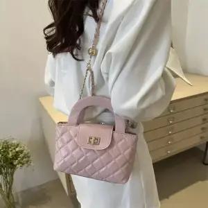 여사친 오피스룩 가방 슬림핏 퀼팅백 숄더백 체인 캐쥬얼 원픽5