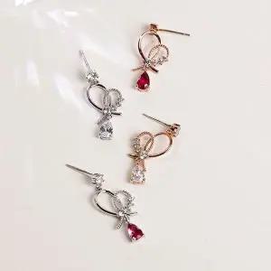 [하프클럽/](폭스타일)(은침) 라임 하트 귀걸이