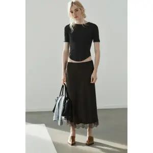 ZARA 레이스 새틴 미디 스커트 - 초콜렛 블라운 412822