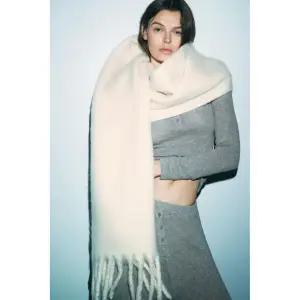 ZARA 프린지 플레인 머플러 - 크림 412858
