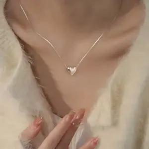 여성 심플한 은은유광 하트 펜던트 포인트 패션목걸이 패션목걸이 하트목걸이
