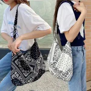 반다나 페이즐리 넉넉한 사이즈 다용도 크로스 숄더백 패브릭백 에코숄더백 손수건백