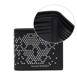 [알렉산더 맥퀸]21FW 남성 스터드 스컬 반지갑 (550818_1ACYN_1000_21F)