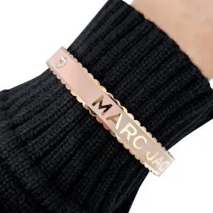 [논현 더팩토리]  메달리온 스칼럽 뱅글 팔찌 (J105MT7PF22 277)