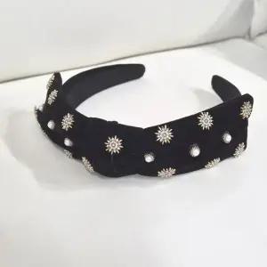 눈꽃 진주 장식 벨벳헤어밴드 리본머리띠 해리네점빵 연예인머리띠 화려한스타일 겨울