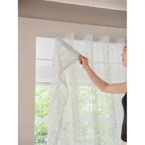 흡음커튼 방음 커튼 프렌치 화이트 플라워 패턴은 가이 접착식이며 펀칭이 없으며 거실 침실 문용 페인트클