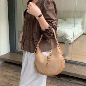 하프문 숄더백 우드비즈 핸들포인트 데일리 여성 가방