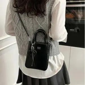 유광 크랙 스퀘어 토트백 체인포인트 숄더 크로스 여성가방