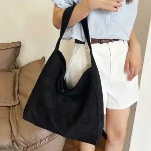 대학생 여대생 캠퍼스 룩 데일리 스웨이드 숄더 백