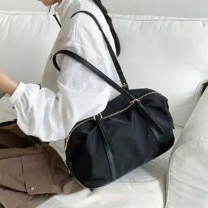 여성 숄더백 보스턴 가죽 스트팹 가방 숄더백 블랙