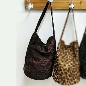 호피 원통 숄더백 레오파드 가방 커피