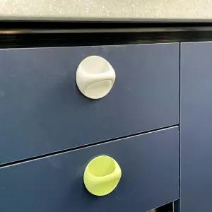 원형 문 부착식 손잡이 2p 보조손잡이 손잡이 방충망 싱크대손잡