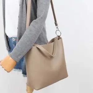 숄더백 여자 크로스백 심플 스퀘어 빅 핸드백 베이지