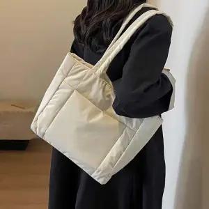 여성용 겨울 숄더백 따뜻한 패딩백 여행가방 보조가방