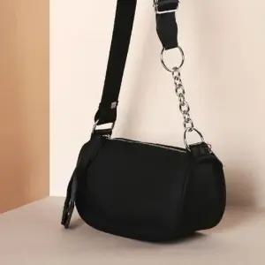 미니 숄더백 가죽 체인 포인트 데일리 가방 블랙
