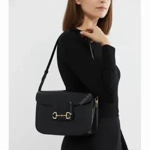 MUST IT_ Reorder 1955 홀스빗 숄더백 602204 1DB0G 1000)