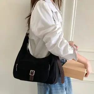 여성 프렌치 크로스백 스웨이드 포켓 버클 숄더백 4색