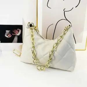 숄더백 체인줄 누빔 호버백 가방 크로스백 아이보리