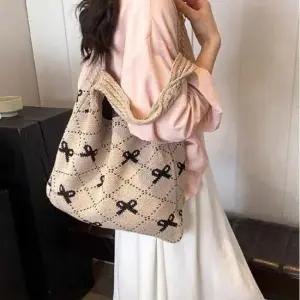 예쁜리본배색 포인트 크로스오버 부드러운니트 숄더백