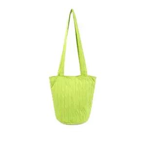 롱 숄더백 여성 원통 패딩 퀼팅 데일리 가방 연그린