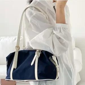 여성 숄더백 보스턴 가죽 스트팹 가방 숄더백 네이비