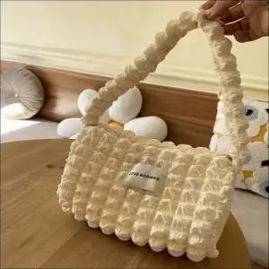 와플백 손가방 가벼운 토트백 여성 엠보싱 뭉게