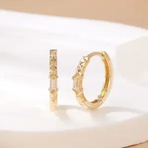 [비앤비골드] 14K 볼륨 스터드 바게트 큐빅 원터치 링귀걸이 S 한쌍 MNE42504