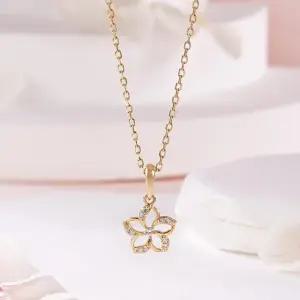 [비앤비골드] 14K 큐빅 윈드 플라워 펜던트 MNP42499