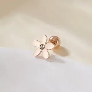 [비앤비골드] 14K 큐빅 커브드 컷팅 플라워 피어싱 한쪽 MNE42511