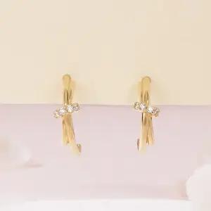 [비앤비골드] 14K 엑스 크로스 큐빅링 침귀걸이 한쌍 MNE42492