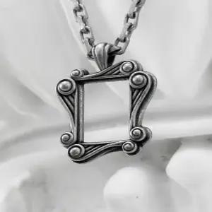 [블레스드 뷸렛]볼루트 프레임 목걸이_빈티지실버/다크실버